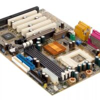Moederbord Socket 370 3xSD-RAM 1xAGP 5xPCI 1xAMR 1xISA ATX 20-pins / GIGABYTE GA-6VX7-4X, MET CPU HEATSINK, MET I/O SHIELD (2e kans) - Afbeelding 3