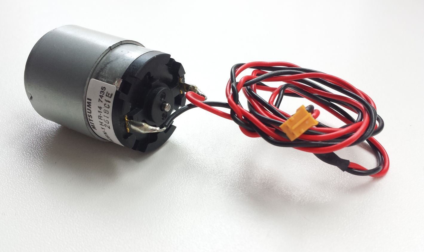 Mitsumi M28N-1-H-R-14 achterkant