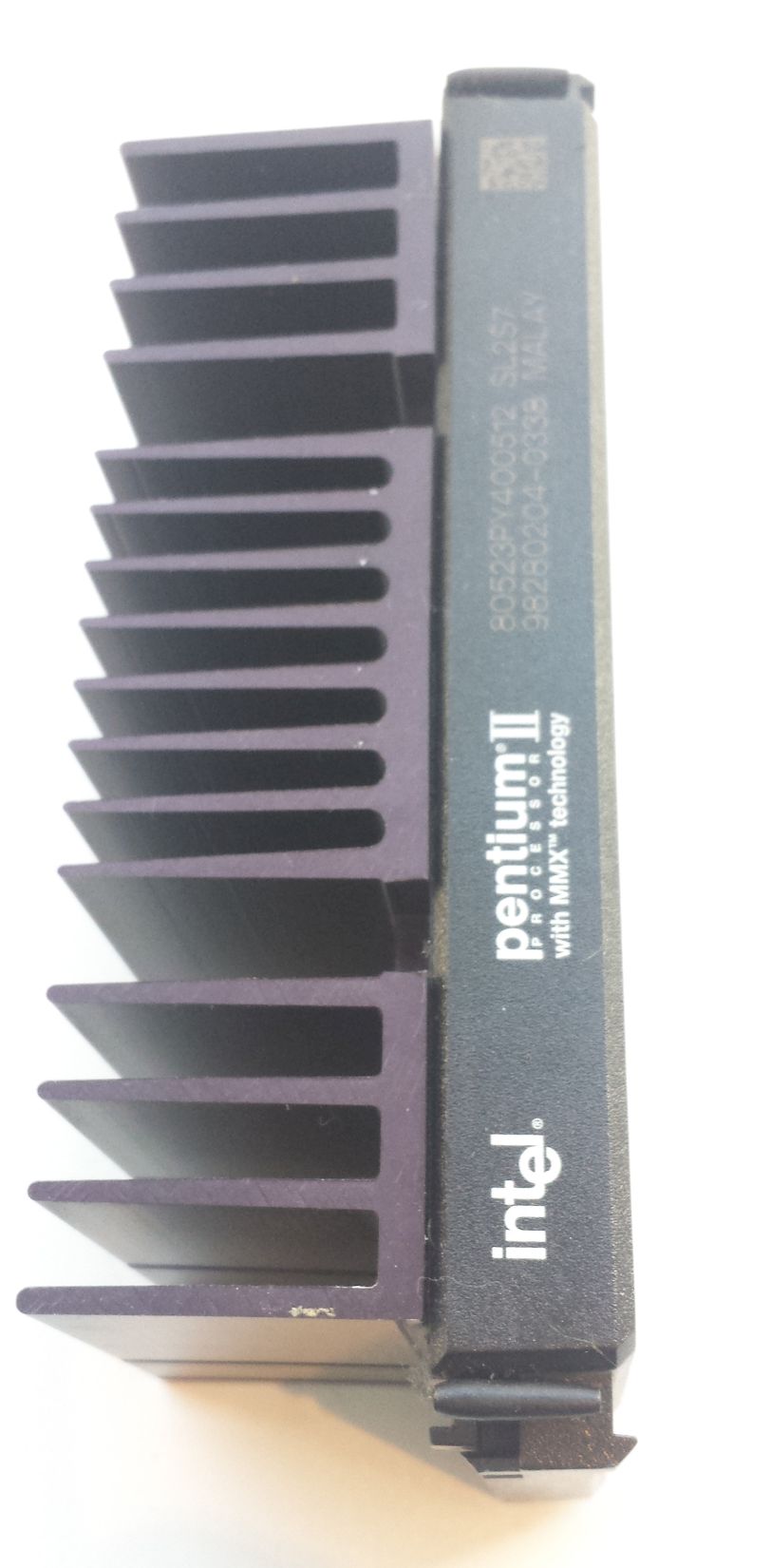 Intel Pentium 2 400 MHz SL2S7-01 zijkant