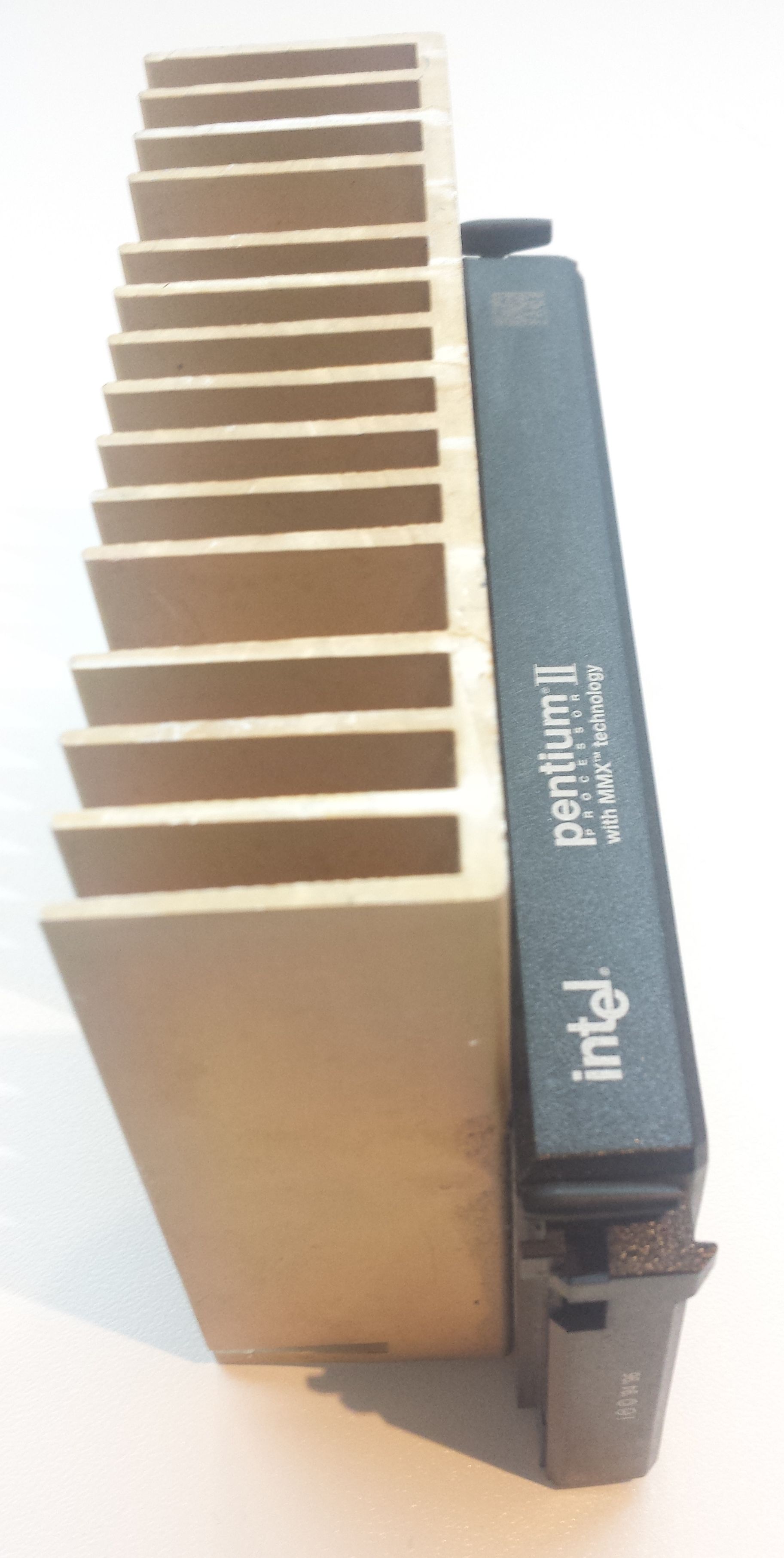 Intel Pentium 2 450 MHz SL2U7-01 zijkant