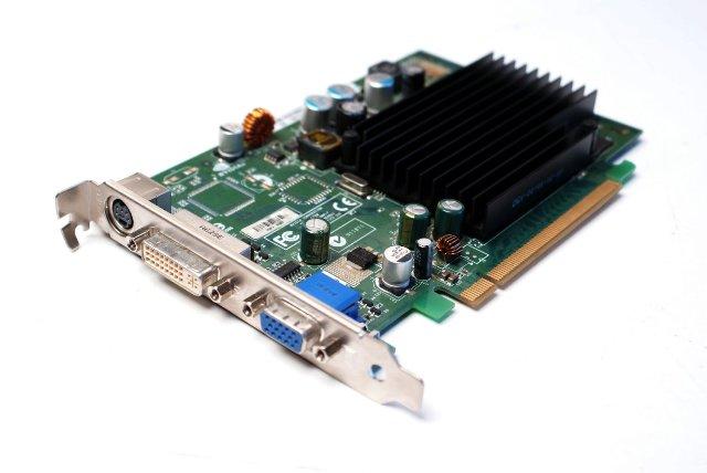 Grafische kaart nVidia GeForce 7300LE 128MB DDR2 PCI-E 16x 1.1 DVI VGA S-VIDEO G72 Dell