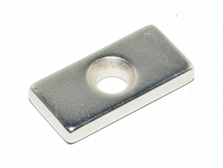Magneet Nd N35 blok 20x10x3mm hoog, 4mm gat