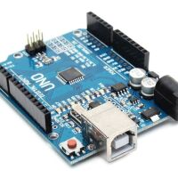 Arduino UNO (ATmega328P-AU) ontwikkel board (Funduino) bovenkant schuin 02