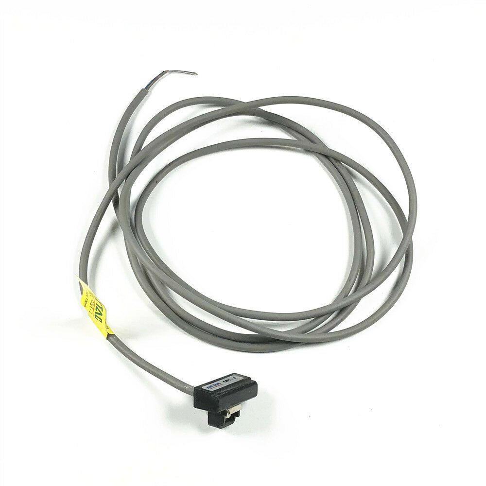 Reed contact proximity switch CS1-J 04